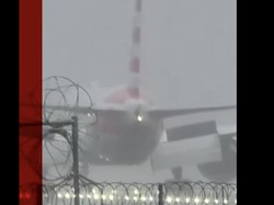 Momen Ngeri, Pesawat Bergoyang Diterpa Angin Badai