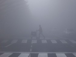 Diselimuti Kabut Tebal, Ratusan Penerbangan di New Delhi Ditunda