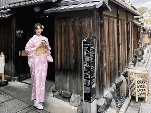 Potret Pamela Bowie Saat Ngopi di Kyoto hingga Sydney Potret Pamela Bowie Saat Ngopi di Kyoto hingga Sydney