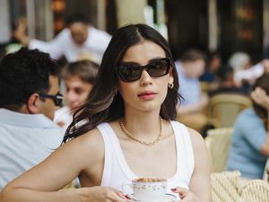 Potret Sabrina Chairunnisa, Istri Deddy Corbuzier Saat Ngopi dan Jajan Mochi Potret Sabrina Chairunnisa, Istri Deddy Corbuzier Saat Ngopi dan Jajan Mochi