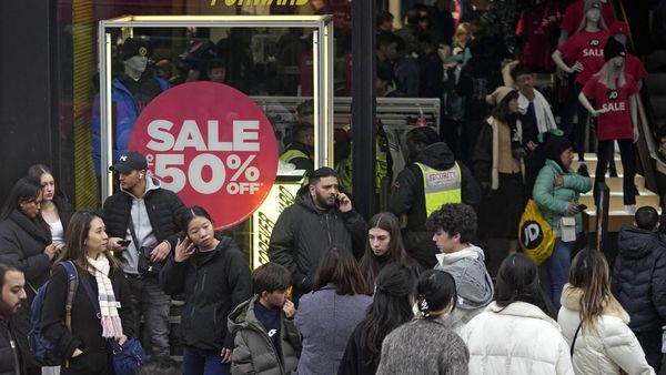 Potret Warga Inggris Berburu Diskon di Boxing Day