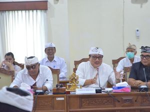 DPRD-Pemprov Bali Sepakat Dana Hibah Desa Tahap III Cair Februari 2024 DPRD-Pemprov Bali Sepakat Dana Hibah Desa Tahap III Cair Februari 2024