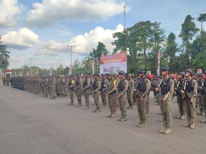 Kapolri Beri Pin Emas ke Ratusan Personel TNI-Polri Satgas Damai Cartenz Kapolri Beri Pin Emas ke Ratusan Personel TNI-Polri Satgas Damai Cartenz