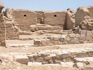 Aneh, Arkeolog Peru Temukan Kuburan Mumi Berbalut Kain Warna-warni Aneh, Arkeolog Peru Temukan Kuburan Mumi Berbalut Kain Warna-warni