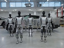 Elon Musk Pamerkan Optimus, Robot yang Bisa Asuh Anak