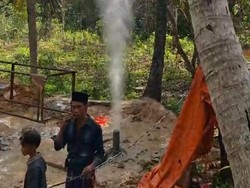 Awal Pengeboran hingga Air Setinggi 20 Meter Menyembur Gegerkan Pamekasan