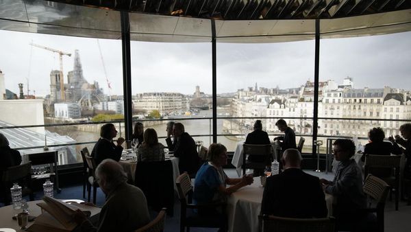 Sensasi Makan di Restoran Legendaris Paris La Tour dArgent