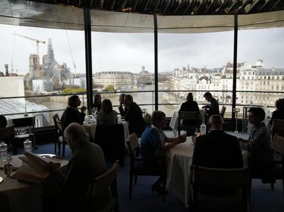 Sensasi Makan di Restoran Legendaris Paris La Tour dArgent