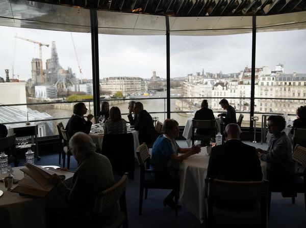 Sensasi Makan di Restoran Legendaris Paris La Tour dArgent