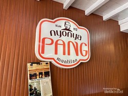 Nyonya Pang, Toko Jajanan Legendaris dalam Gadis Kretek