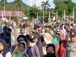 2.400 Paket Sembako Murah di Kantor Bupati Bangka Ludes dalam 2 Jam