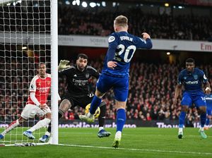 Kontroversi Gol West Ham Vs Arsenal, Bola Sudah Out Belum, Ya? Kontroversi Gol West Ham Vs Arsenal, Bola Sudah Out Belum, Ya?