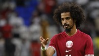 4. Akram Afif – 21 (13 gol + 8 assist bersama Al Sadd di Liga Arab Saudi). Foto: AFP/KARIM JAAFAR