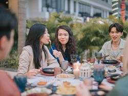 Heboh TikToker Aji Mumpung saat Ditraktir Makan, Begini Etika yang Baik!