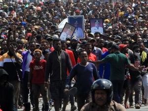 Dunia Hari Ini: Pengantaran Jenazah Lukas Enembe Berakhir Ricuh