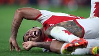 Arsenal Kalah dan Dihajar Meme Gajah Jatuh dari Pohon!