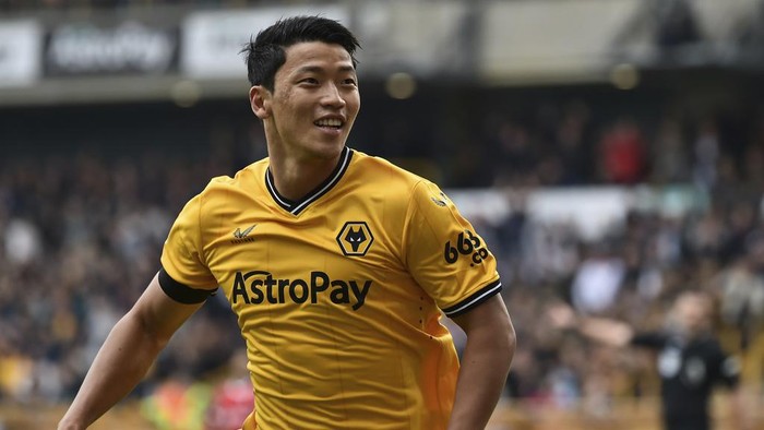 Wolverhampton Wanderers Hwang Hee-chan celebrates after scoring his sides opening goal during the English Premier League soccer match between Wolverhampton and Liverpool at the Molineux stadium in Wolverhampton, England, Saturday, Sept. 16, 2023. (AP Photo/Rui Vieira)