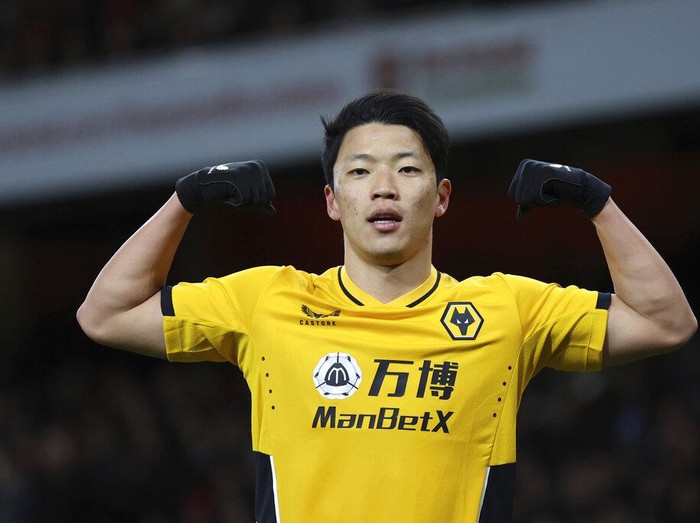 Wolverhampton Wanderers' Hwang Hee-chan celebrates after scoring his side's opening goal during the English Premier League soccer match between Wolverhampton and Liverpool at the Molineux stadium in Wolverhampton, England, Saturday, Sept. 16, 2023. (AP Photo/Rui Vieira)