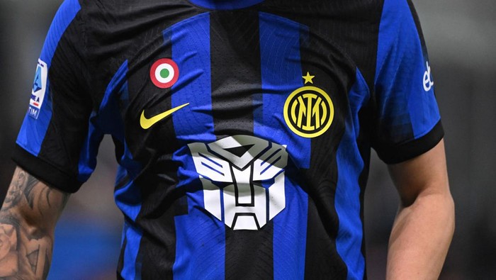 Soccer Football - Serie A - Inter Milan v Udinese - San Siro, Milan, Italy - December 9, 2023 General view of Inter Milan jersey with a Transformers sponsor logo during the match REUTERS/Alberto Lingria
