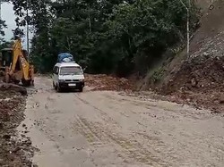 Hampir Sepekan Tertutup Longsor, Jalur Pantai Barat Madina Sudah Bisa Dilewati