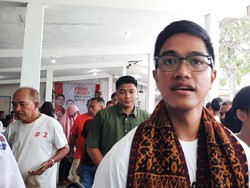 Bertemu Relawan di Ende, Kaesang Bicara Kasus BTS: Semoga Tak Dikorupsi Lagi