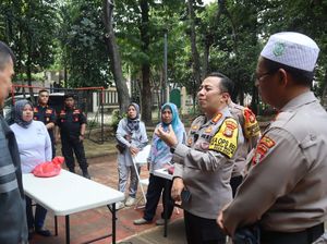Kapolres Jaksel Dicurhati Ibu-ibu, Ada Maling Nyamar Jadi Ojol Kapolres Jaksel Dicurhati Ibu-ibu, Ada Maling Nyamar Jadi Ojol