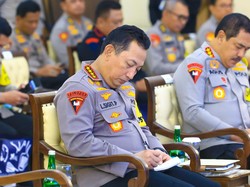 Momen Kapolri Sibuk Mencatat Saat Terima Masukan hingga Kritik Pedas