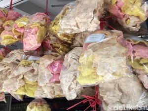 Harganya Mulai Rp 8 Ribu! Kerupuk Melarat Jadi Oleh-oleh Laris di Pantura Harganya Mulai Rp 8 Ribu! Kerupuk Melarat Jadi Oleh-oleh Laris di Pantura