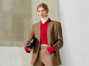 10 Koleksi Victoria Beckham Pre Fall 2024, Busana Feminin yang Maskulin 10 Koleksi Victoria Beckham Pre Fall 2024, Busana Feminin yang Maskulin