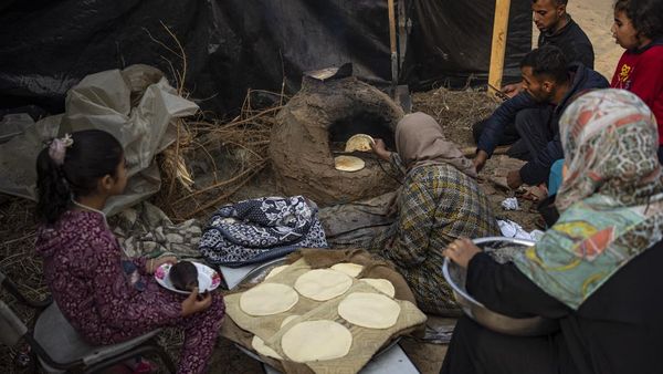 Krisis Gas, Warga Gaza Masak dengan Tungku dan Kayu Bakar