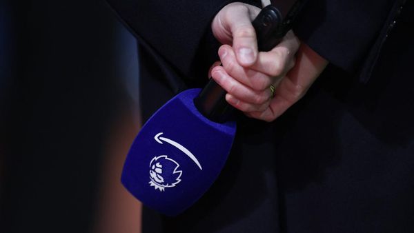 4 Pundit yang di Awal Musim Ini Prediksikan MU Finis di Atas Liverpool