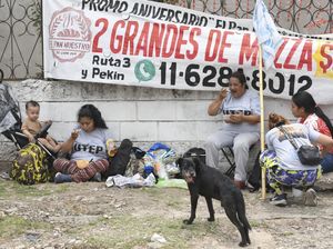Krisis Terjadi di Argentina, Ada Warga yang Bongkar Sampah demi Makan Krisis Terjadi di Argentina, Ada Warga yang Bongkar Sampah demi Makan
