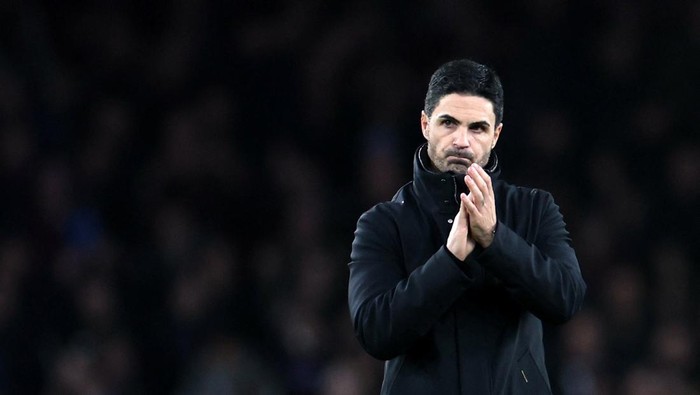 Soccer Football - Premier League - Arsenal v West Ham United - Emirates Stadium, London, Britain - December 28, 2023  Arsenal manager Mikel Arteta applauds fans after the match REUTERS/Isabel Infantes NO USE WITH UNAUTHORIZED AUDIO, VIDEO, DATA, FIXTURE LISTS, CLUB/LEAGUE LOGOS OR LIVE SERVICES. ONLINE IN-MATCH USE LIMITED TO 45 IMAGES, NO VIDEO EMULATION. NO USE IN BETTING, GAMES OR SINGLE CLUB/LEAGUE/PLAYER PUBLICATIONS.