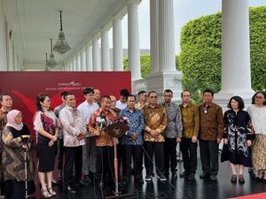 Pengusaha Ngeluh Industri Mebel RI Lesu, Jokowi Janji Bikin KEK Pengusaha Ngeluh Industri Mebel RI Lesu, Jokowi Janji Bikin KEK