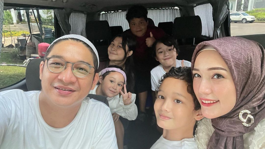 Pasha Ungu dan Ketujuh Anak