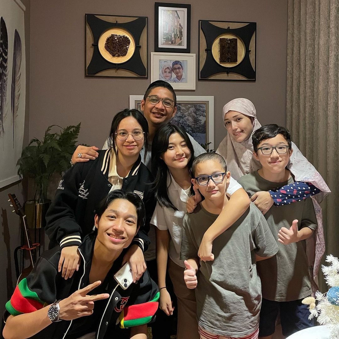 Pasha Ungu dan Ketujuh Anak