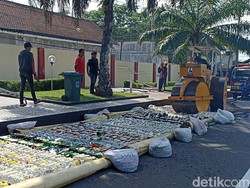 3.358 Botol Miras di Blitar Dimusnahkan, 40 Knalpot Brong Digerinda