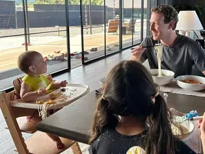 Rayakan Natal Bareng Anak, Mark Zuckerberg Sajikan Mie Sederhana Rayakan Natal Bareng Anak, Mark Zuckerberg Sajikan Mie Sederhana