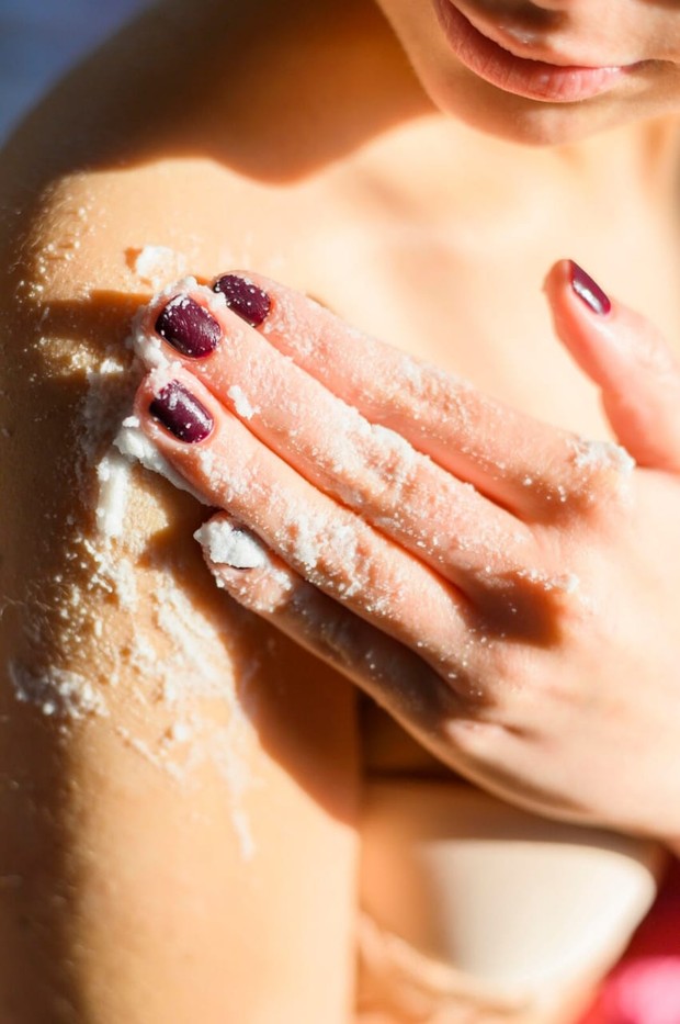 Perbedaan Lulur dan Body Scrub, Jangan Sampai Tertukar!