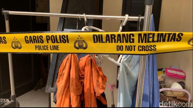 Polisi menggelar rekonstruksi kasus Panca Darmansyah membunuh 4 anaknya di Jagakarsa, Jakarta Selatan (Annisa AR/detikcom)