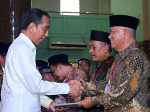 Hindari Sengketa Lahan, Presiden Jokowi Serahkan 1.000 Sertifikat Tanah Wakaf di Jawa Timur Hindari Sengketa Lahan, Presiden Jokowi Serahkan 1.000 Sertifikat Tanah Wakaf di Jawa Timur
