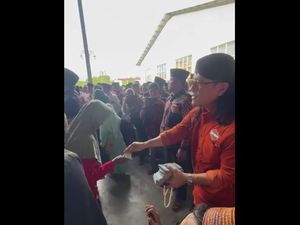 Cak Imin Vs Gus Miftah Buntut Heboh Kaus 02 dan Bagi-bagi Duit