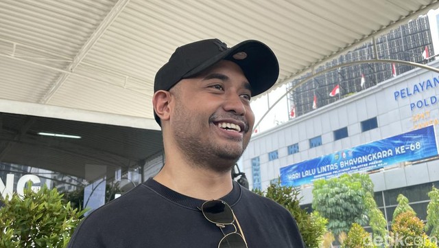 Highlight Dunia Hiburan InsertLive : Rayen Pono Bakal Ambil Langkah Hukum Usai Ahmad Dhani Plesetkan Namanya 'Porno'