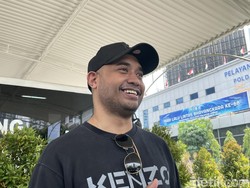 Rayen Pono Akan Tuntut Ahmad Dhani Buntut Plesetkan Marga