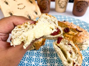 Viral! Roti Macan di Bandung Punya Sourdough Cranberry Cheese Enak Viral! Roti Macan di Bandung Punya Sourdough Cranberry Cheese Enak