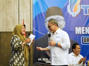 Diwarnai Sujud Syukur, Mendag Beri Bantuan Modal Ke Pedagang Pasar Kebumen