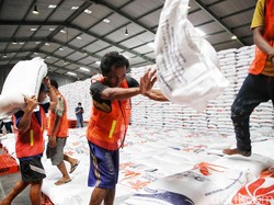 22 Negara Stop Kirim Beras, Jokowi Bicara Stok di Bulog