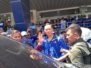 Pakai Jet Pribadi, AHY Tiba di Bima Disambut Konvoi Pakai Jet Pribadi, AHY Tiba di Bima Disambut Konvoi