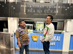 Baim Wong Datangi Bea Cukai Buntut Kisruh Jual iPad Murah