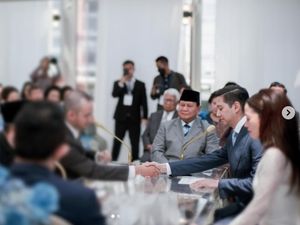 Momen Budi Djiwandono Bersyahadat Dituntun Imam Istiqlal, Disaksikan Prabowo Momen Budi Djiwandono Bersyahadat Dituntun Imam Istiqlal, Disaksikan Prabowo